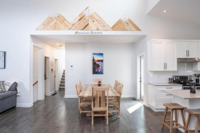 Mountain Dreams - Revelstoke Home Near RMR